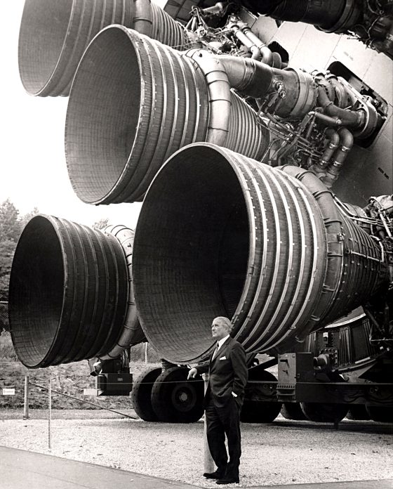 S-IC_engines_and_Von_Braun
